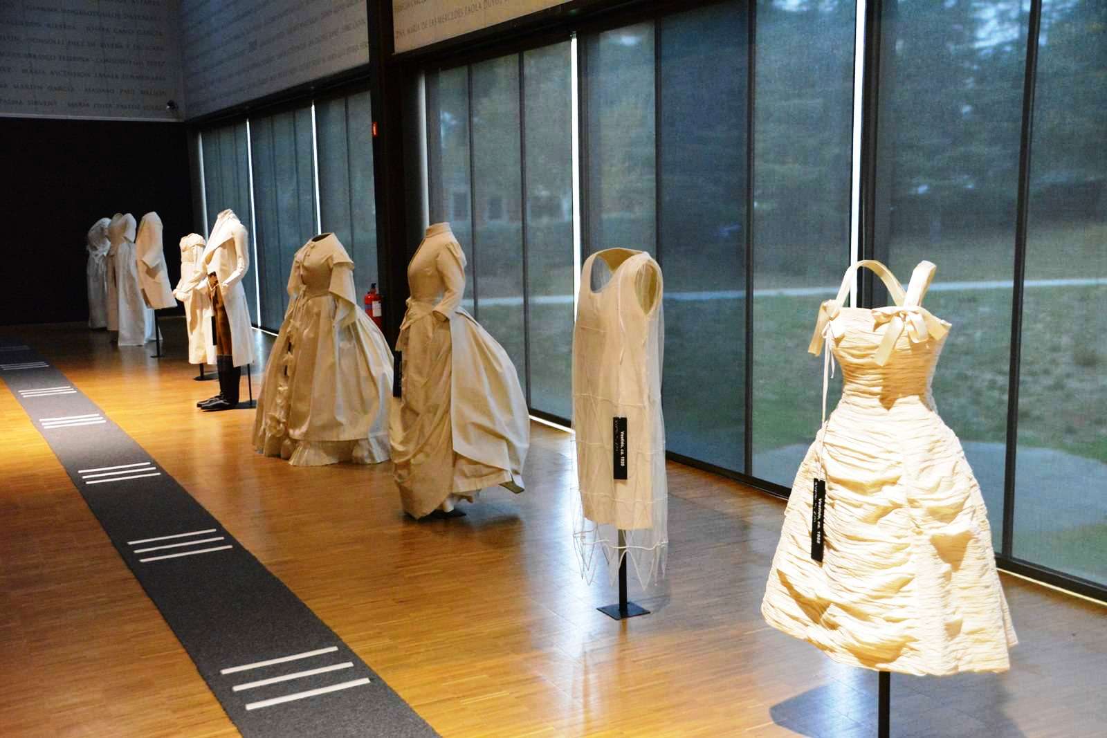 museo del traje exposiciones